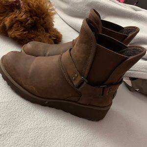 Size 6 brown Ugg’s
